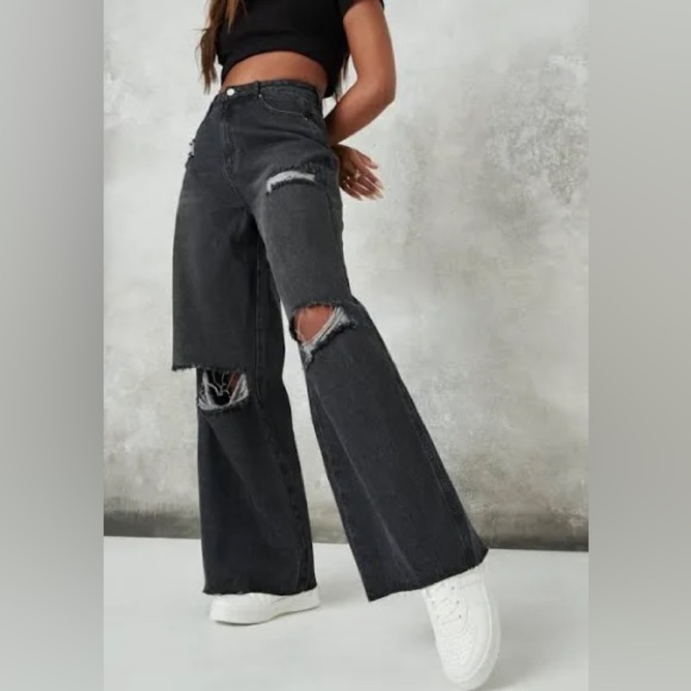 Trendy missguided knee rip baggy boyfriend jeans